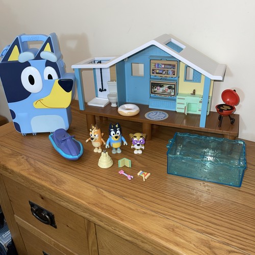 Bluey friends family - family, beach