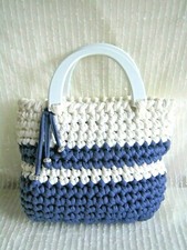 BORSA DONNA ARTIGIANALE IN FETTUCCIA CON MANICI E CHARMS SWAROVSKI