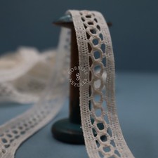 Bordo in pizzo con inserto in