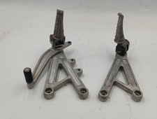 COPPIA SUPPORTI PEDANE ANTERIORI - DERBI GPR 50 125 DAL 2005 AL 2009