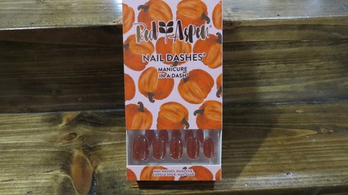 Red aspen nail trashes zucca - nail,