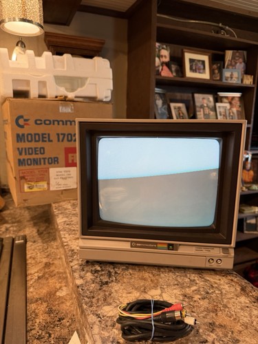Commodore 1702 monitor crt - monitor,