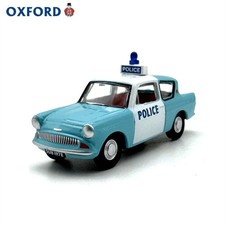 Auto berlina polizia britannica scala 1:76 - modellino in lega pressofusa