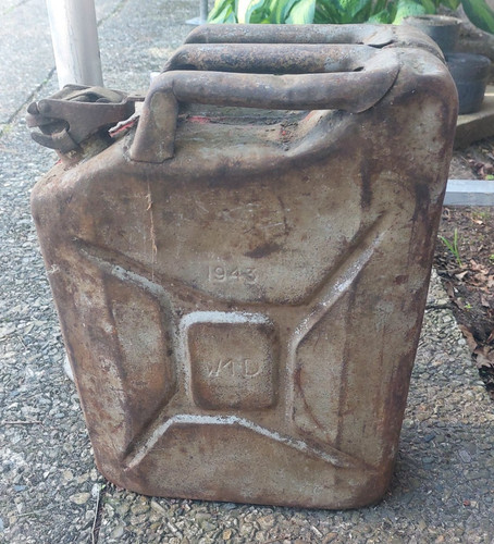 Vecchia tanica benzina ww2 - vecchia, benzina,