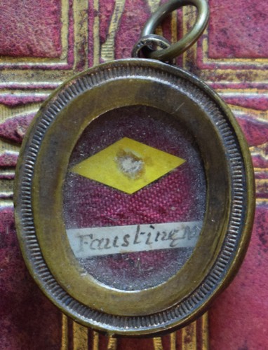 Relic reliquary reliquia - relic,