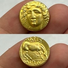 Meravigliosa moneta placcata oro immagine regina unica greca antica