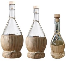 Bottiglia in vetro impagliata