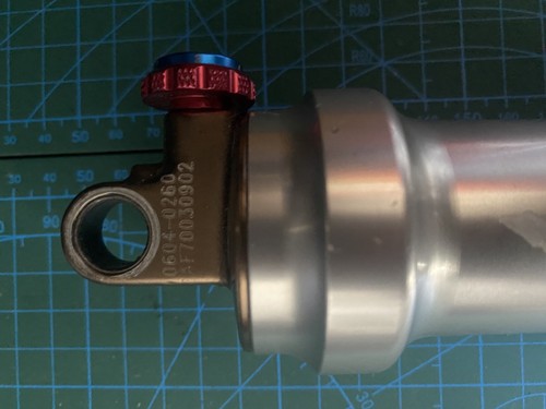 Ammortizzatore pneumatico