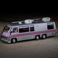 MK 1:64 rosa APA GMC motore