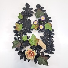Ghirlanda artigianale, corona, composizione floreale in lamierino,filo metallico