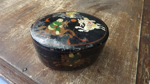Scatola ovale vintage