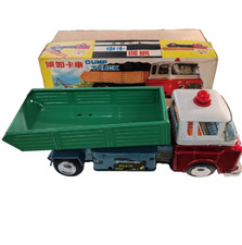 Autocarro con cassone