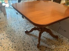 Tavolo allungabile per sala da pranzo con sedie classiche