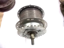 MOZZO  RUOTA POSTERIORE  MOTO CICLOMOTORE  MOTO D'EPOCA    *pesolemotors*