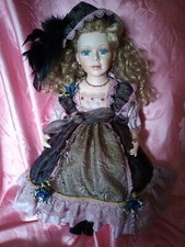 Bambola in porcellana