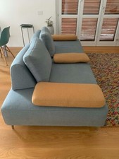 Divano di design 3 posti color carta da zucchero con cuscini 