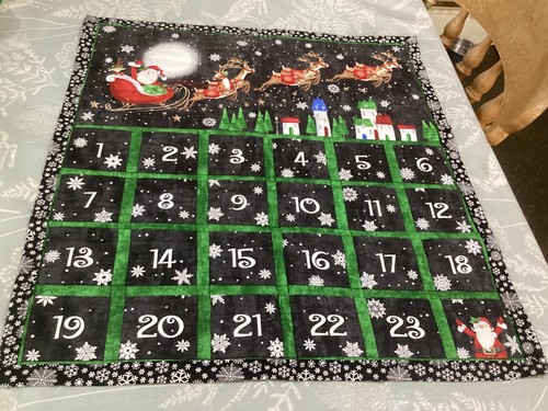 Calendario tessuto trapuntato