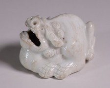 Figurina giapponese Pocelain Shishi Lion 1,6 pollici Inro Ojime epoca Meiji XIX