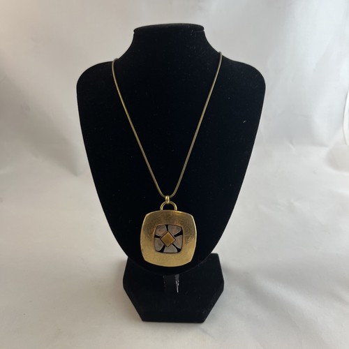 Collana con ciondolo ambra