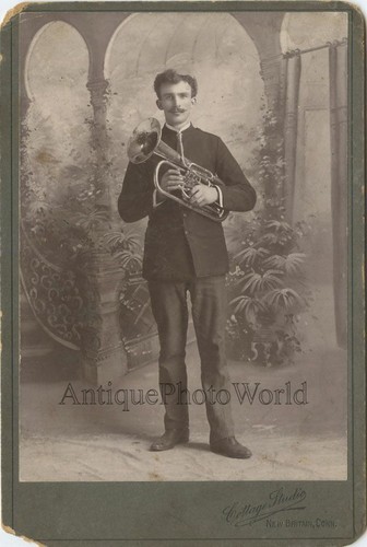 Bellissimo mustached uomo - bellissimo, w