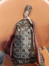 Antica statuetta statuina dama suonatrice d'arpa in cera tessuto pregiato