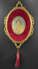 Quadro ovale ritratto della donna Nobile sfondo velluto cornice ottone
