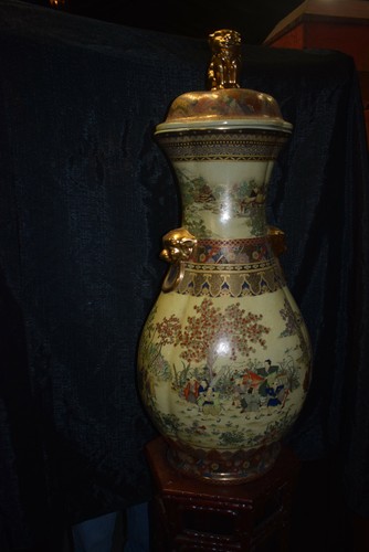 Vaso con coperchio in - s.gr.,
