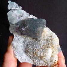 F08 - Cristalli di fluorite verde/blu/viola con quarzo (Mongolia interna, Cina)