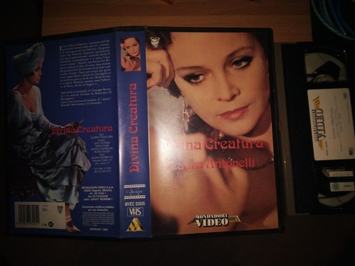 Divina creatura vhs laura - divina,