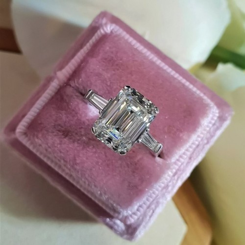 Anello solitario con diamanti