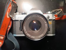 Fotocamera Canon AE-1 con
