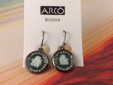 Arcò Bijoux Orecchini Vintage Tondo Angioletto Gun Metal con Strass Sfondo Verde