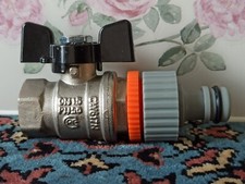 Valvola a sfera con maniglia a farfalla 1/2" + connettore per tubo irrigazione