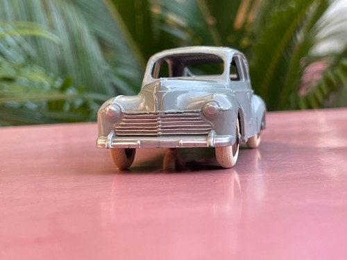 Dinky toys 24r peugeot 203 - dinky,
