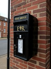 Cassetta delle lettere rossa