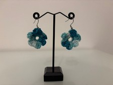 Orecchini in filato fatti a