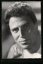 Cartolina attore Raf Vallone con cannuccia di grano in bocca 