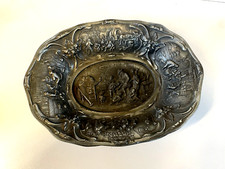 CENTROTAVOLA OVALE BASSORILIEVO Collection D'Art SCENE CONVIVIALI PELTRO ETAIN