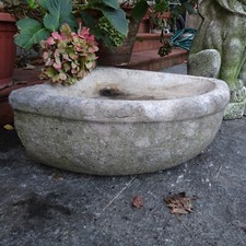 Antica fontanella in pietra ad