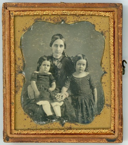 Giovane famiglia madre con due - famiglia,