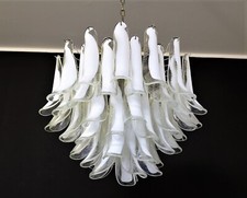 Italian vintage Murano chandelier - Mazzega - 53 lattimo glass petals