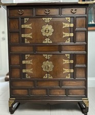 Tavolino/armadio orientale