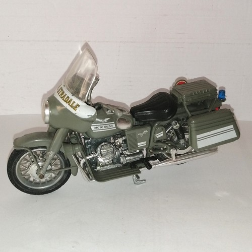 Polistil moto guzzi v7 - 1/15,