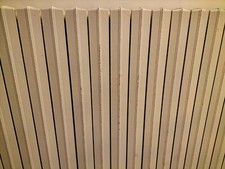 Termosifone calorifero radiatore in ghisa. Dimensioni: 190cm x 68cm x 10cm. 