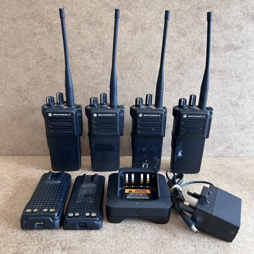 Motorola dp4400e radio - x4, uhf