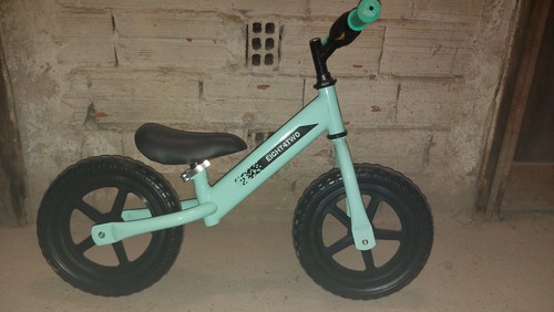 Bicicletta senza pedali per