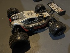 Kyosho INFERNO ST Truggy 4x4 scala 1/8 con motore KE25 con pullstart