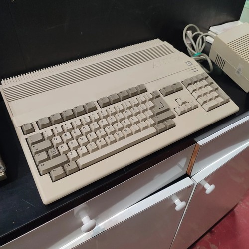 Commodore amiga 500 - commodore, a