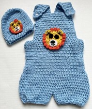 Pagliaccetto blu all'uncinetto