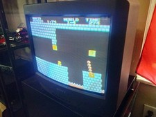 Sony Trinitron 13" CRT TV Retro Gaming TV. Con telecomando.